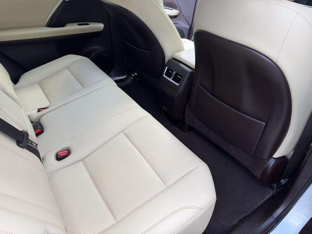 Photo 14 of this LEXUS RX 350