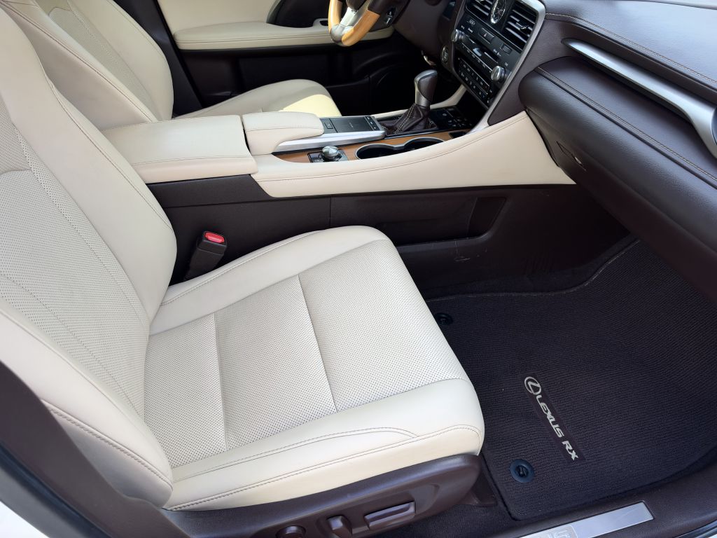 Photo 15 of this LEXUS RX 350