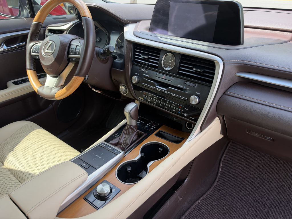 Photo 16 of this LEXUS RX 350