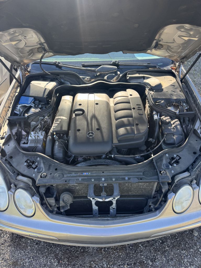 Photo 3 of this MERCEDES-BENZ E320 CDI