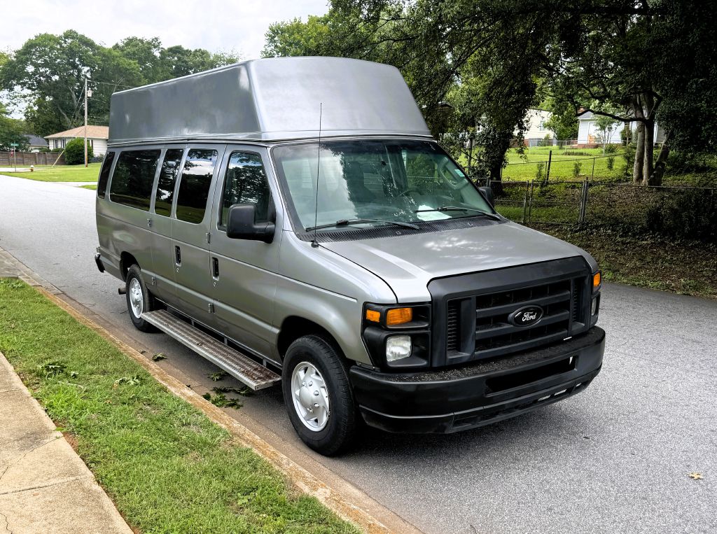Photo 3 of this FORD ECONOLINE