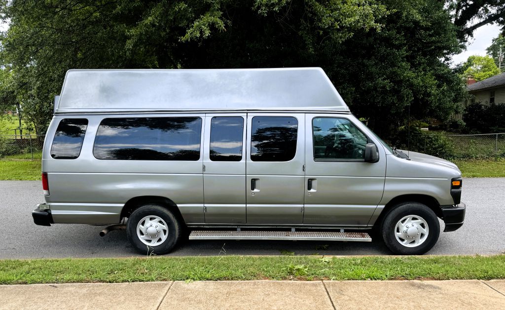 Photo 4 of this FORD ECONOLINE