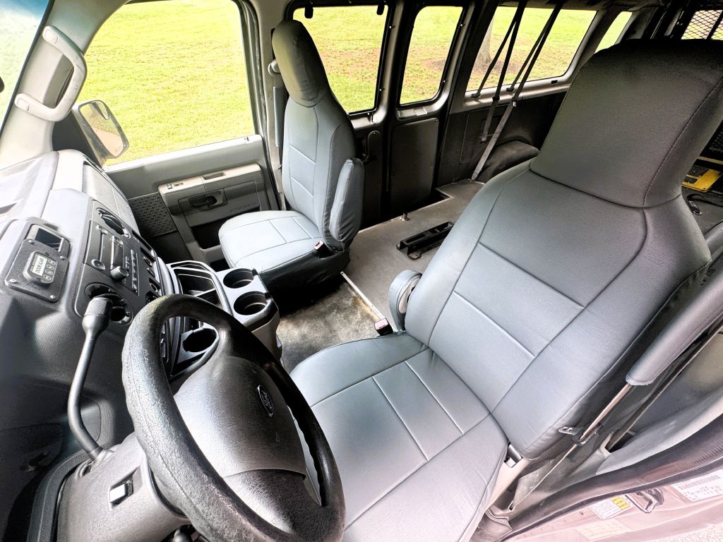 Photo 9 of this FORD ECONOLINE