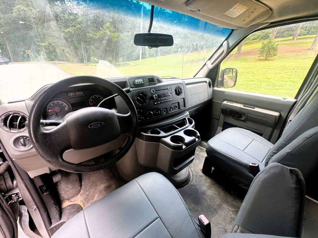 Photo 11 of this FORD ECONOLINE