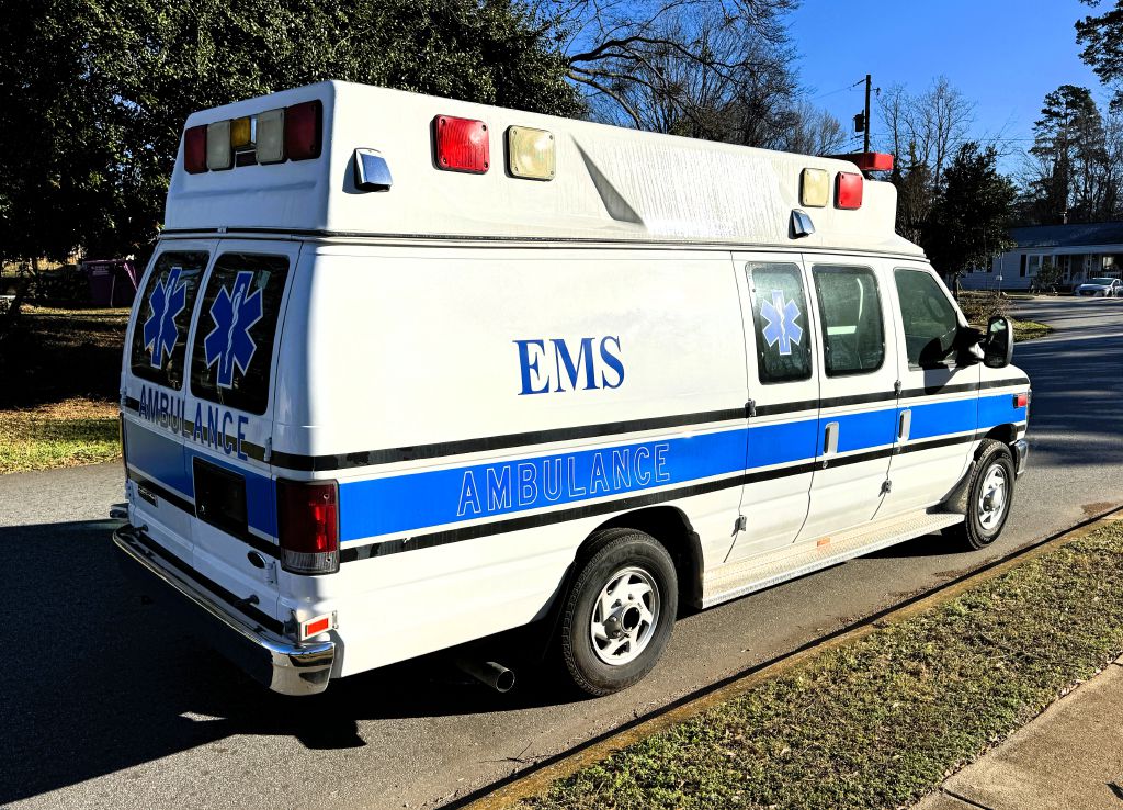 Photo 3 of this FORD ECONOLINE
