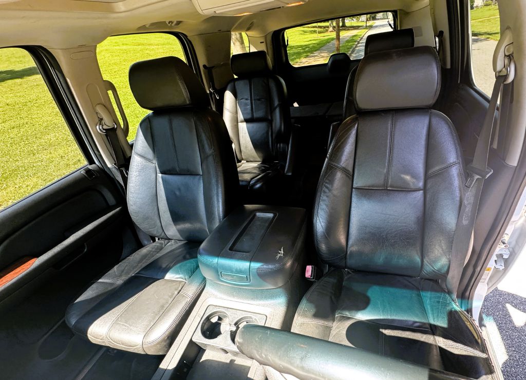 Photo 6 of this GMC YUKON