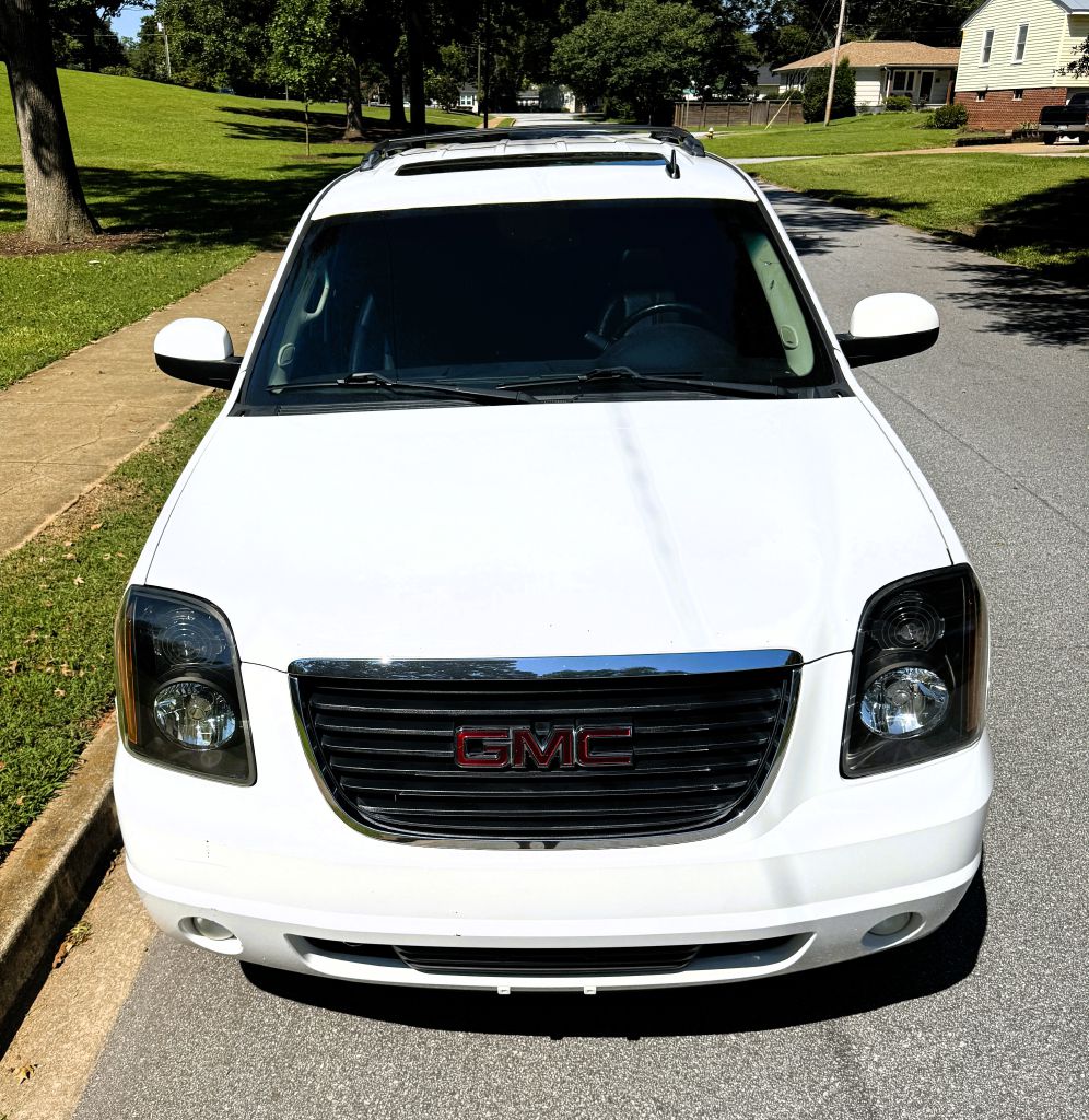 Photo 2 of this GMC YUKON