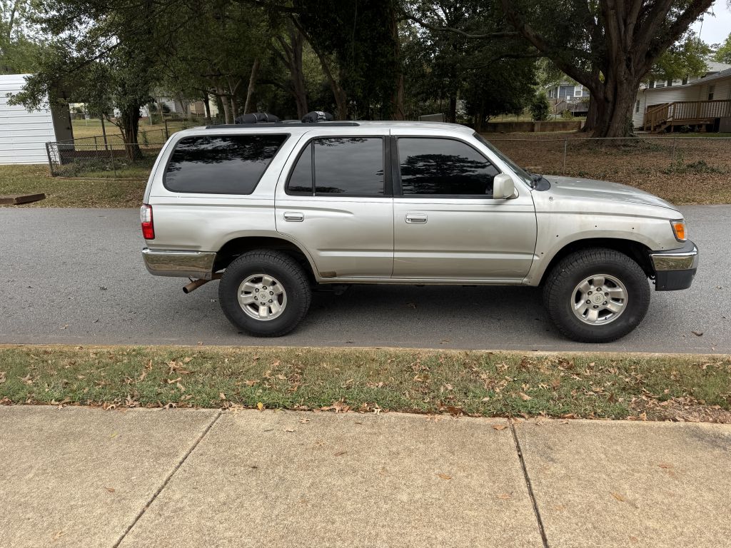 Photo 2 of this TOYOTA 4RUNNER
