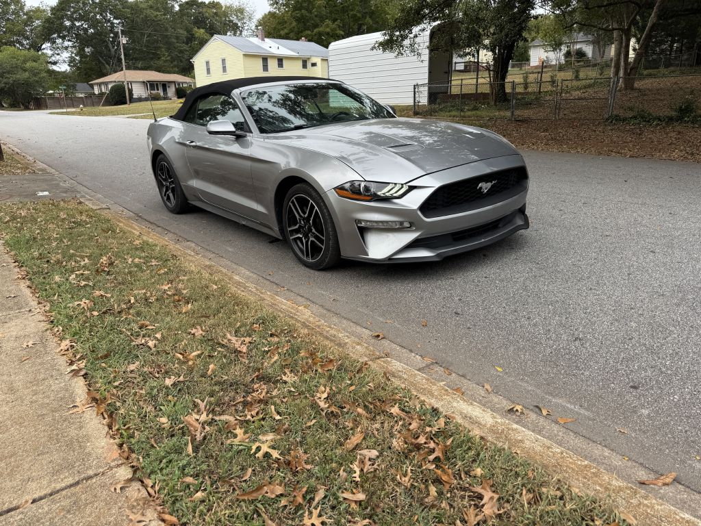 Photo 2 of this FORD MUSTANG