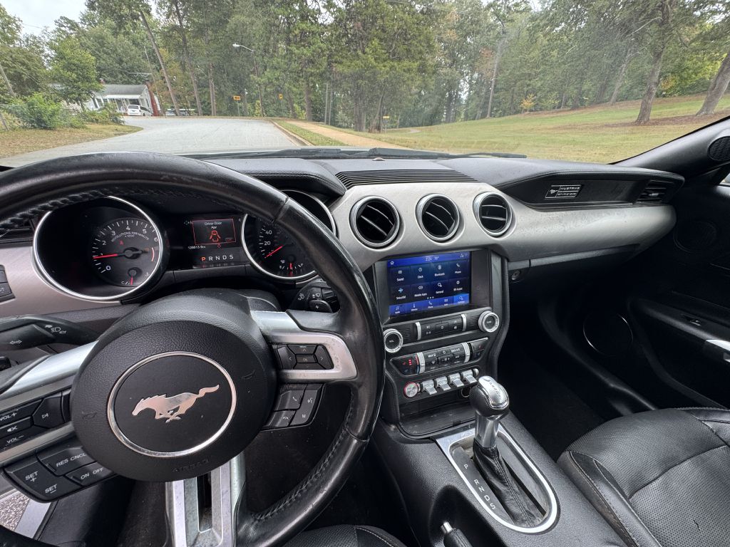 Photo 3 of this FORD MUSTANG