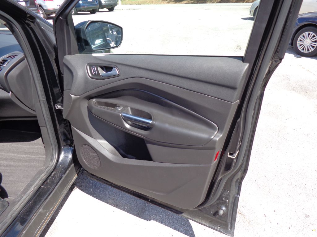 Photo 9 of this FORD ESCAPE