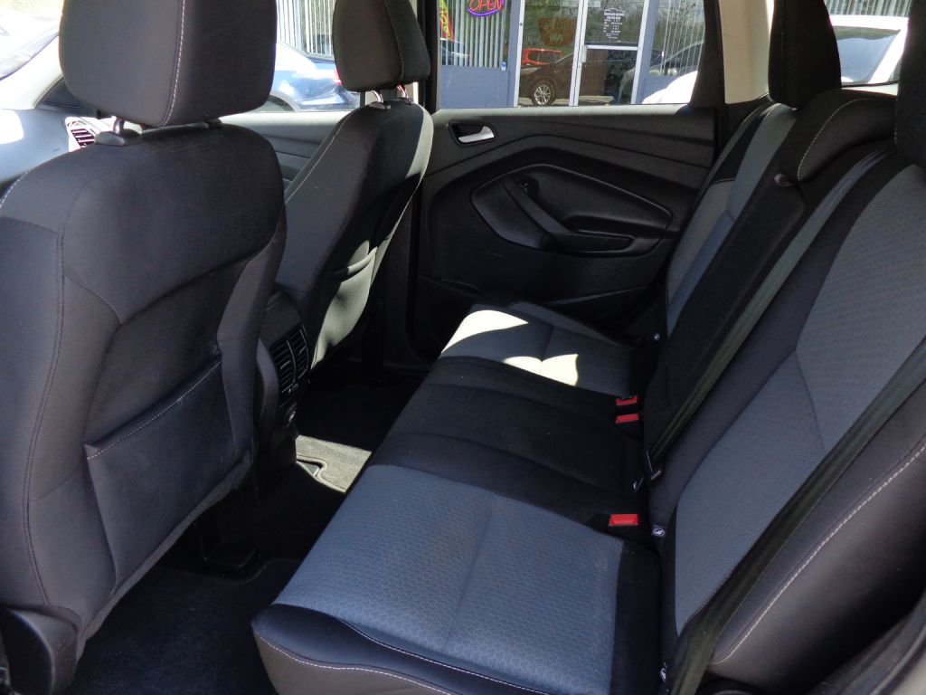Photo 13 of this FORD ESCAPE