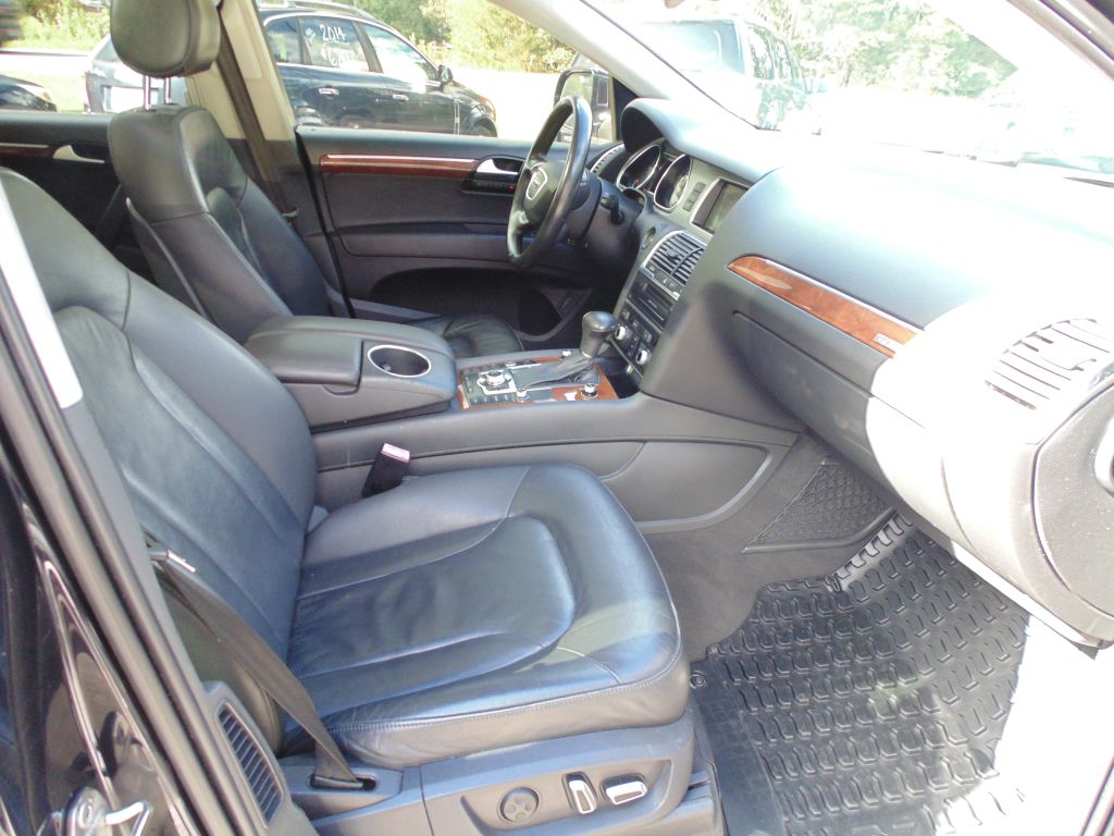 Photo 10 of this AUDI Q7