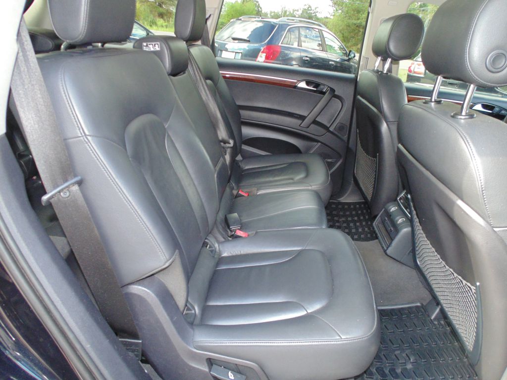 Photo 12 of this AUDI Q7
