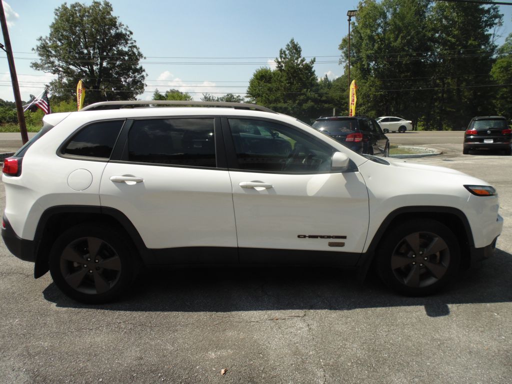 Photo 5 of this JEEP CHEROKEE