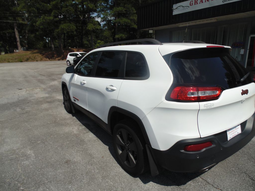 Photo 8 of this JEEP CHEROKEE