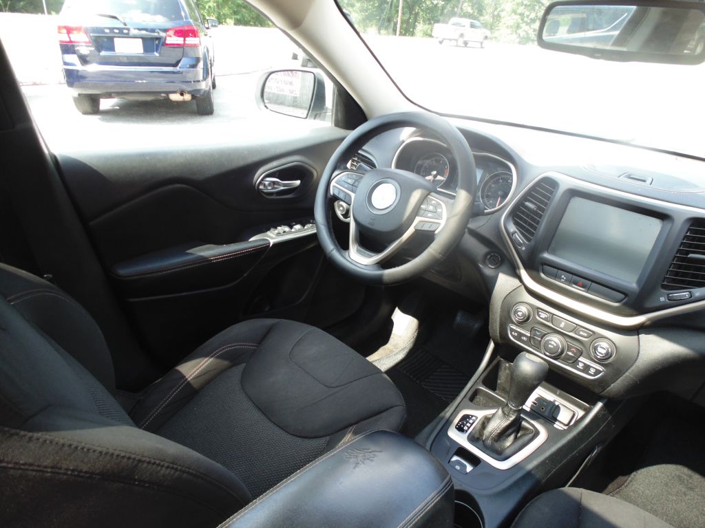 Photo 10 of this JEEP CHEROKEE