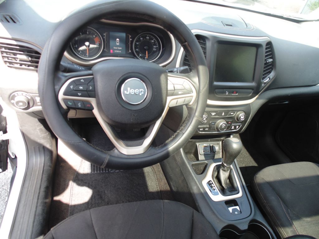 Photo 16 of this JEEP CHEROKEE