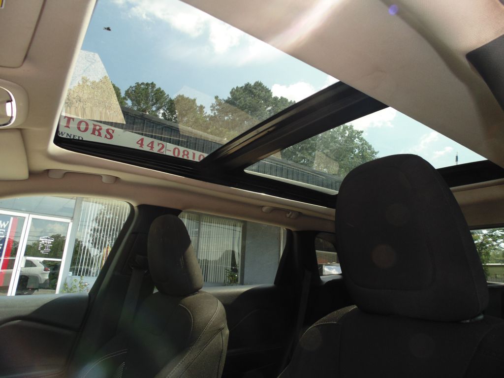 Photo 17 of this JEEP CHEROKEE