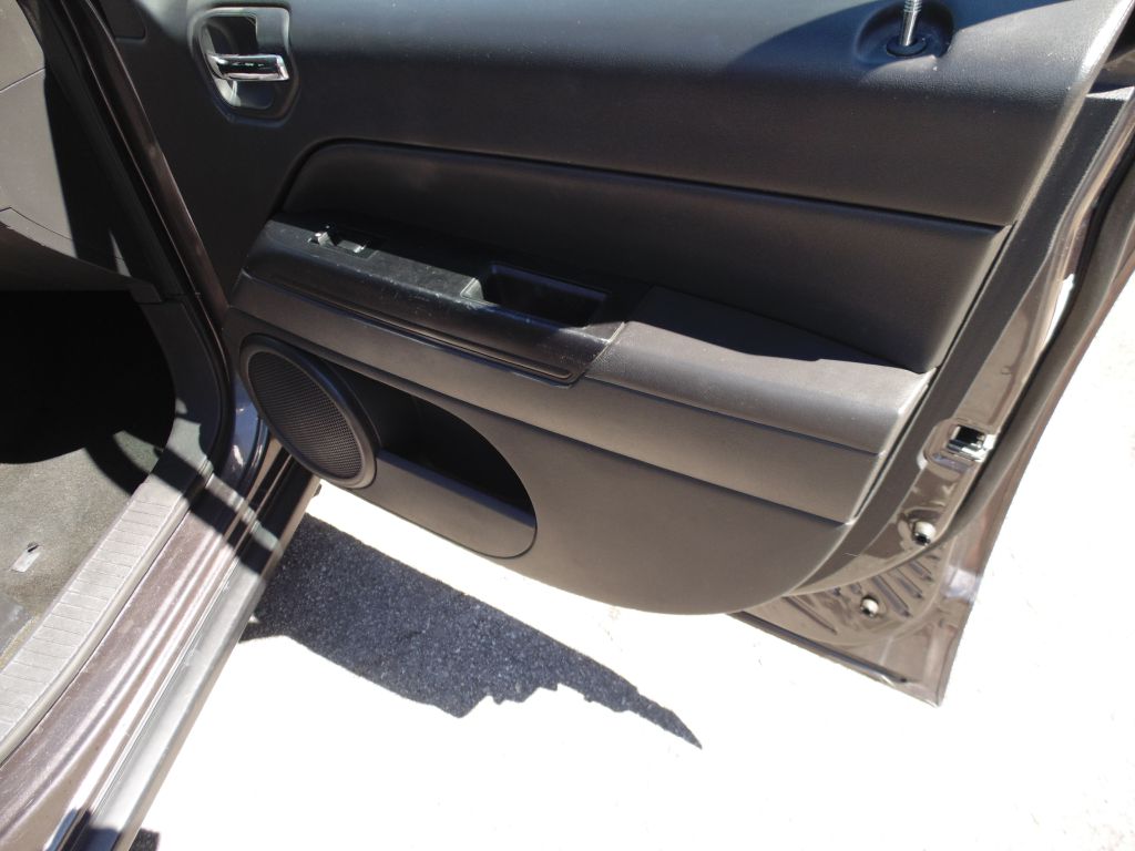Photo 10 of this JEEP COMPASS