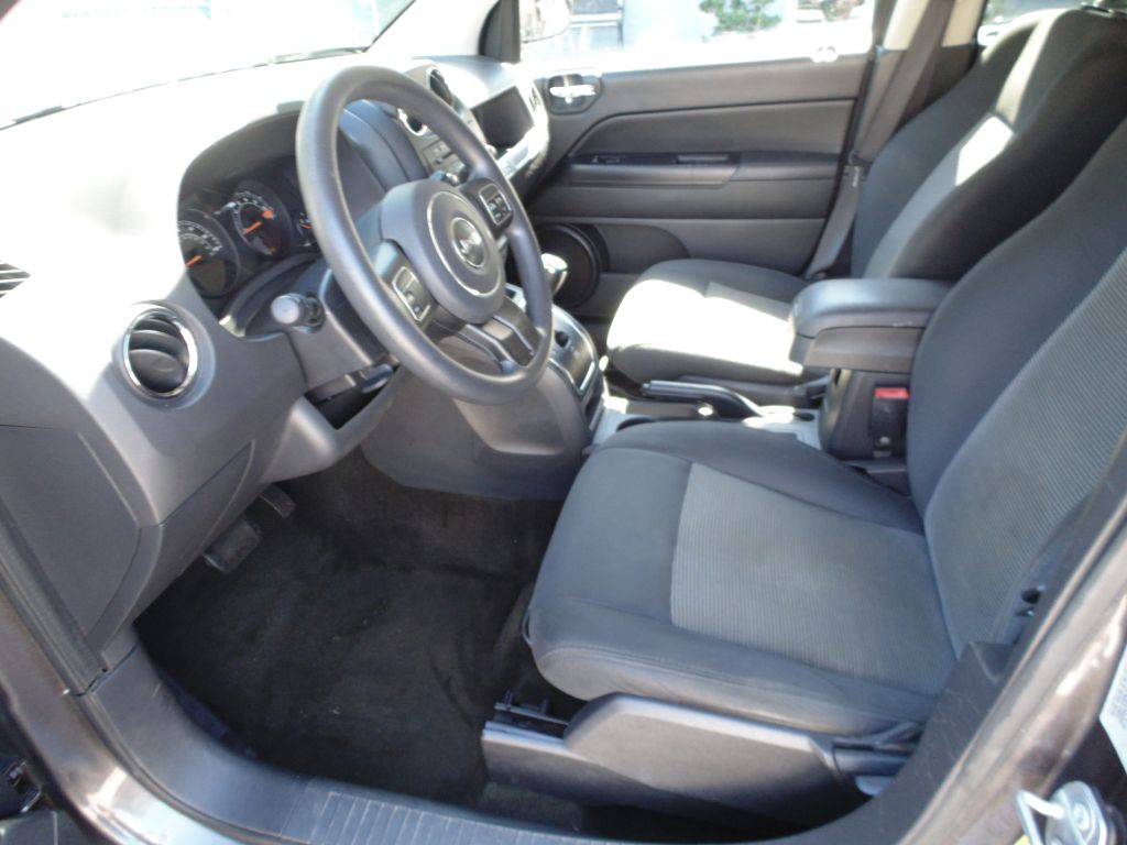 Photo 16 of this JEEP COMPASS