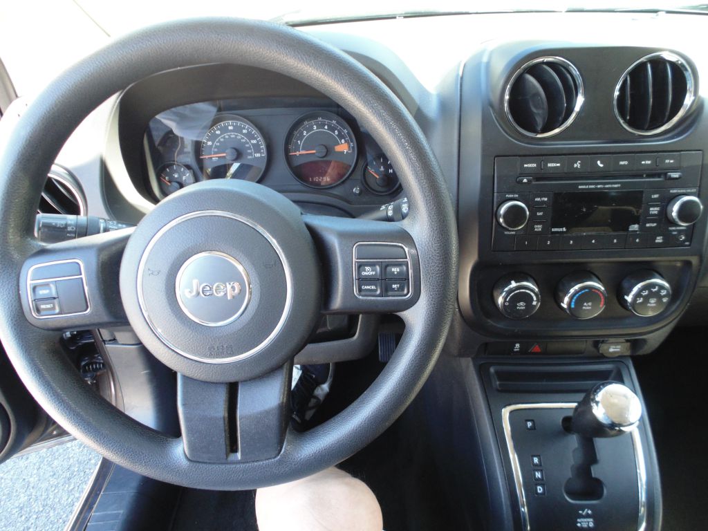 Photo 17 of this JEEP COMPASS