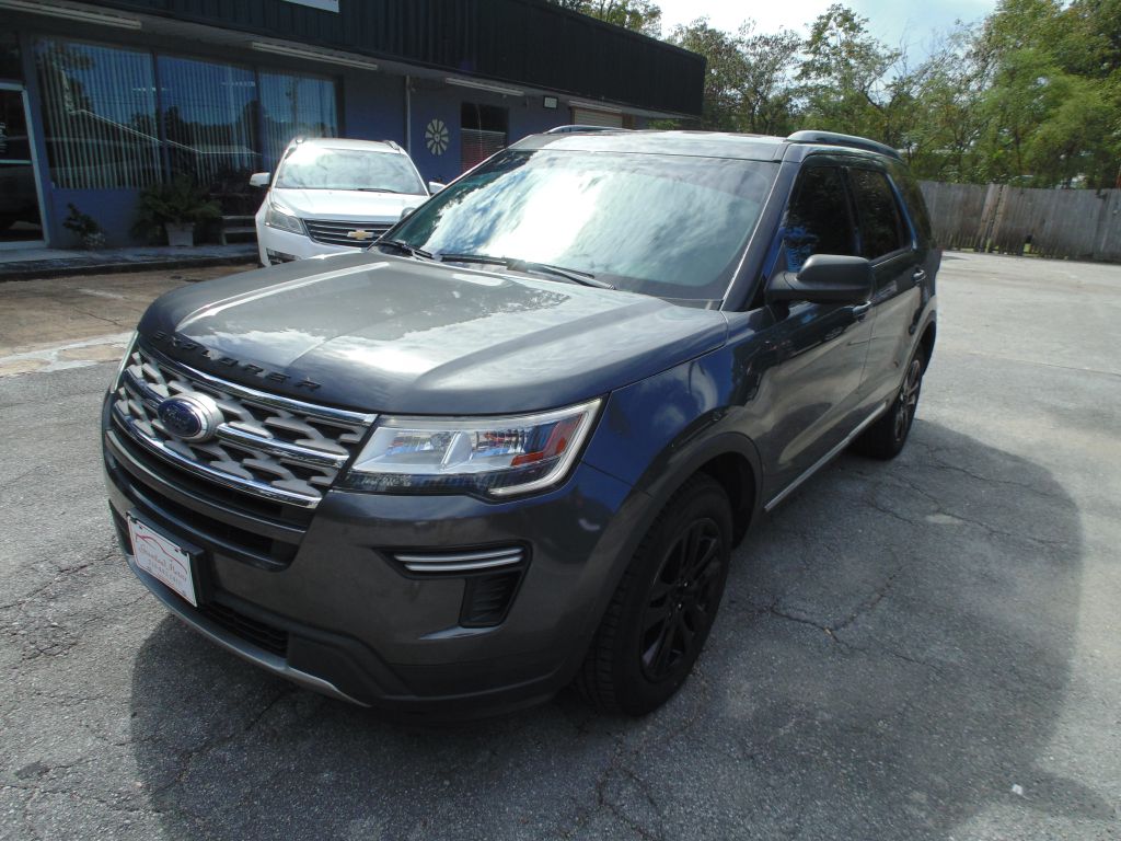 Photo 2 of this FORD EXPLORER