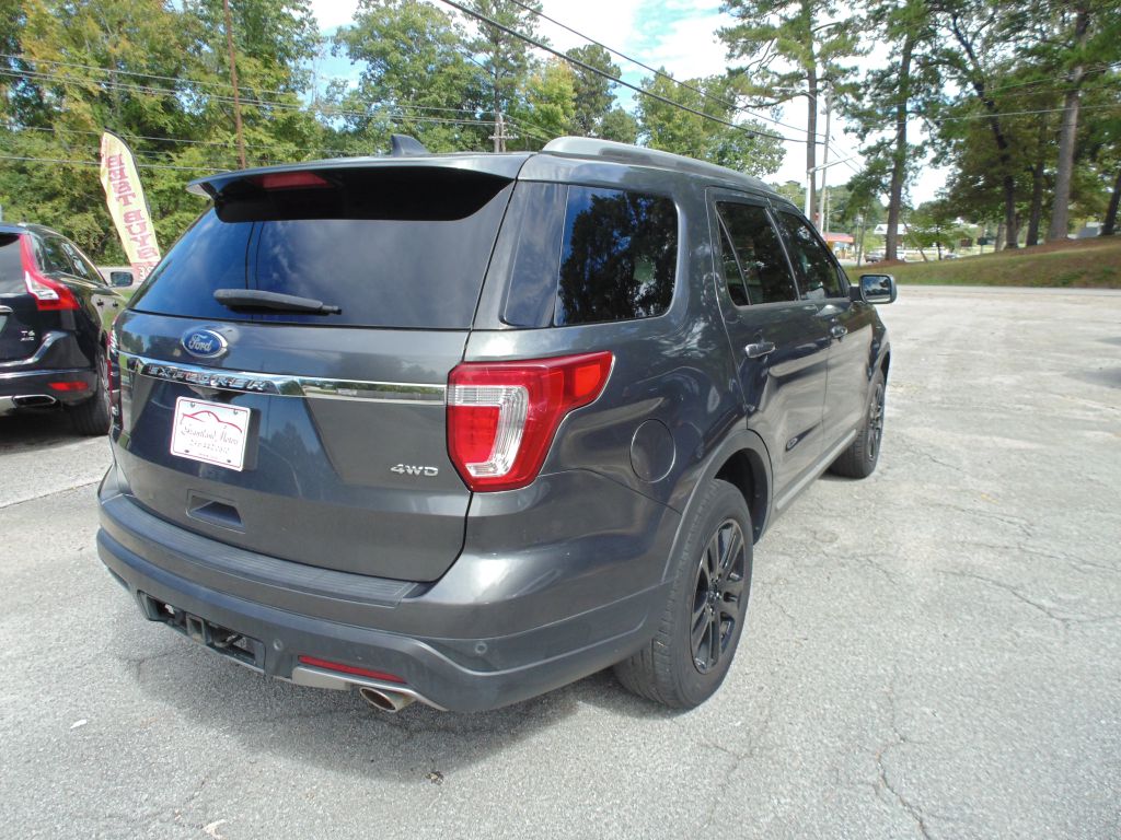 Photo 6 of this FORD EXPLORER