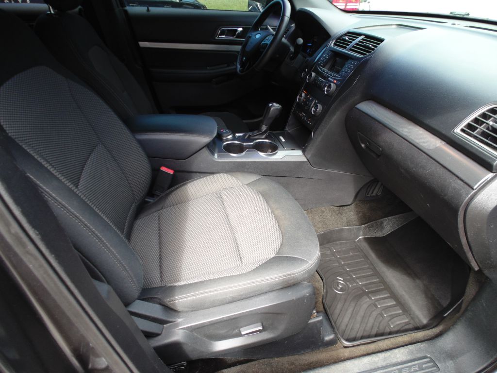 Photo 9 of this FORD EXPLORER
