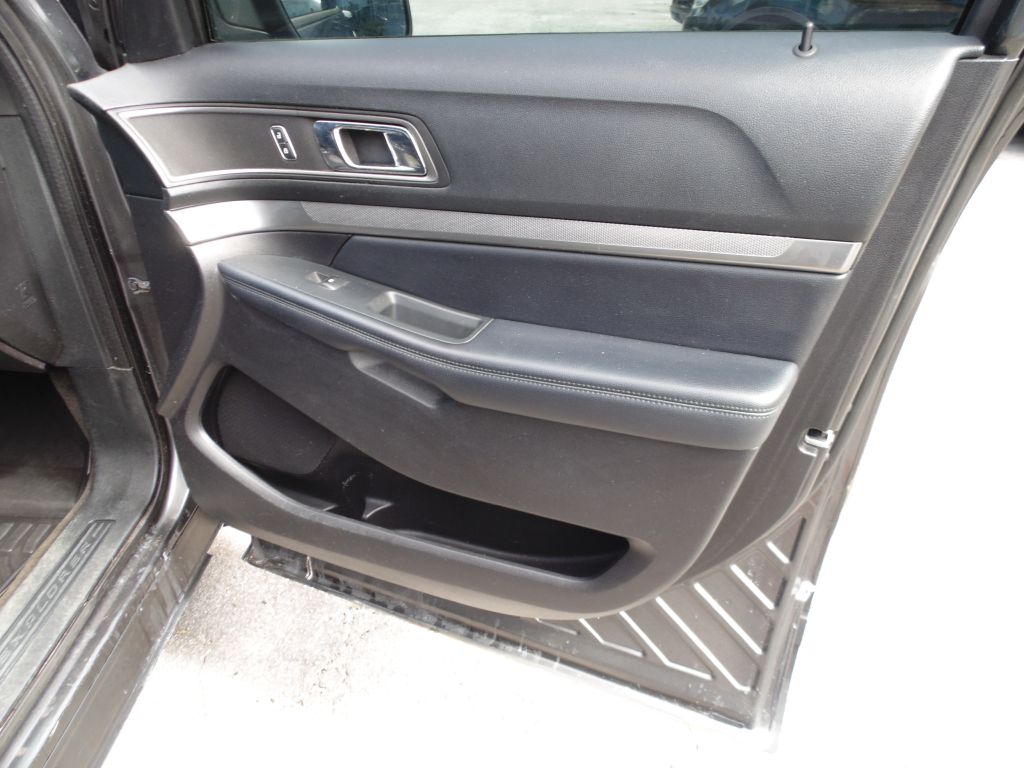 Photo 10 of this FORD EXPLORER