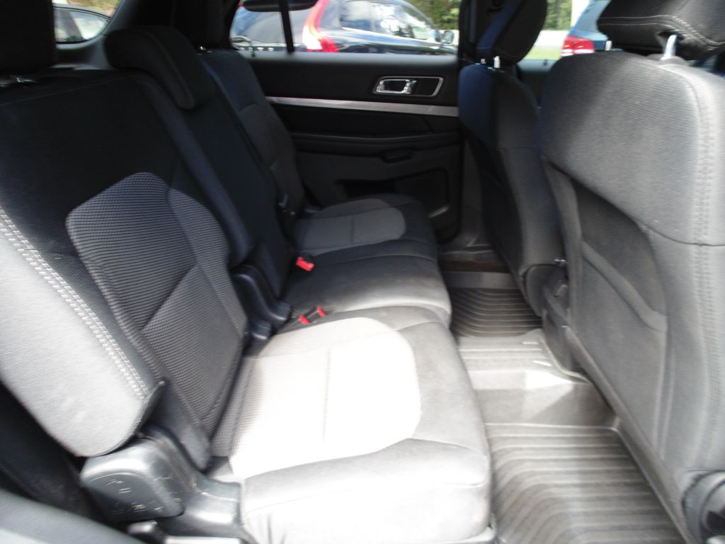 Photo 11 of this FORD EXPLORER