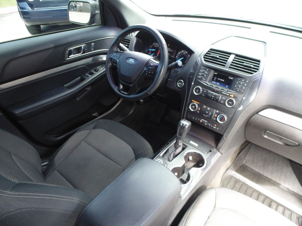 Photo 12 of this FORD EXPLORER