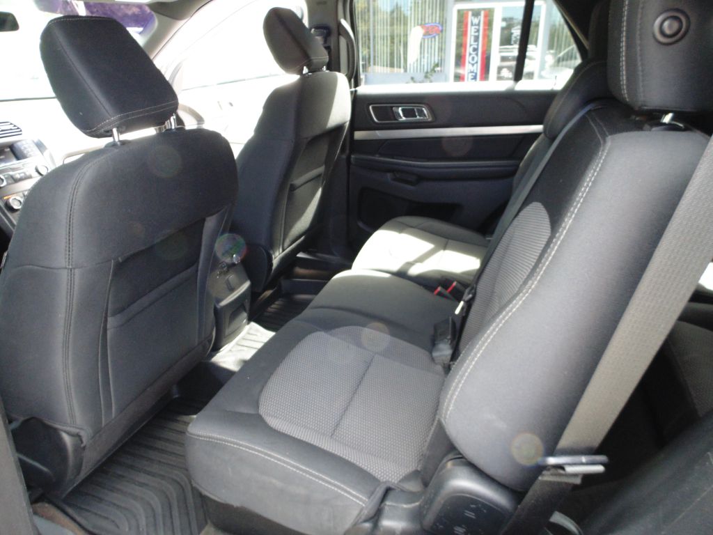 Photo 15 of this FORD EXPLORER