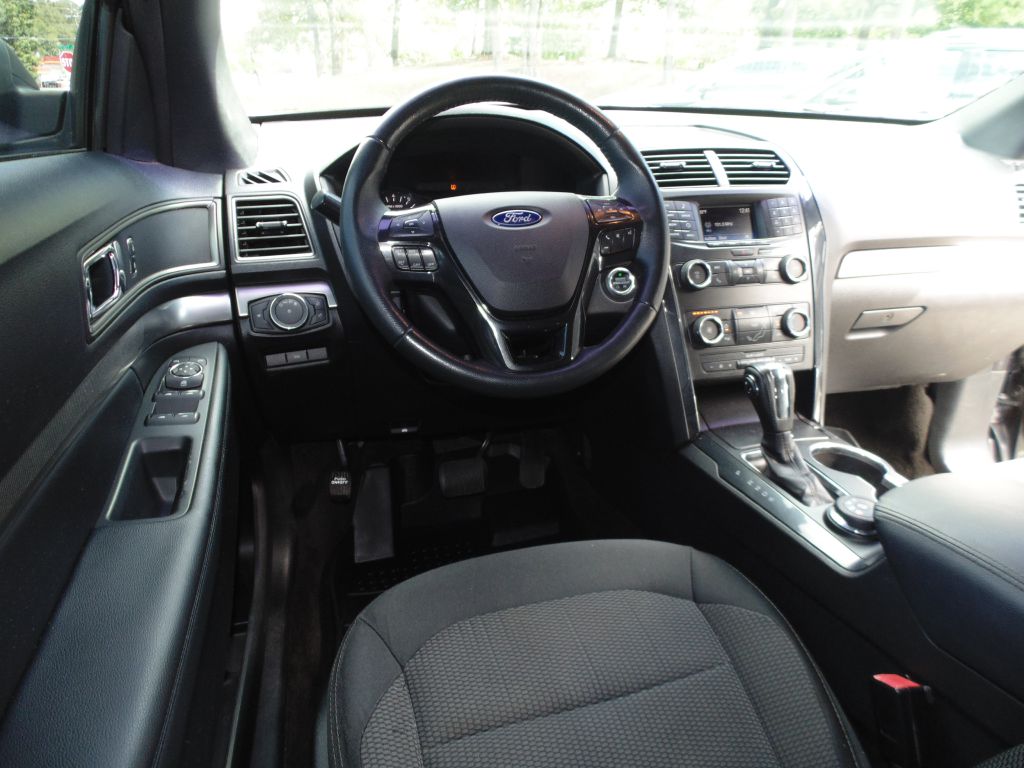 Photo 16 of this FORD EXPLORER