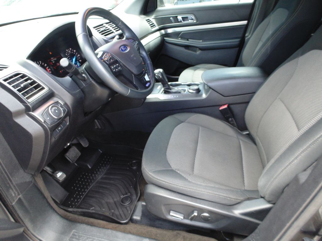 Photo 17 of this FORD EXPLORER
