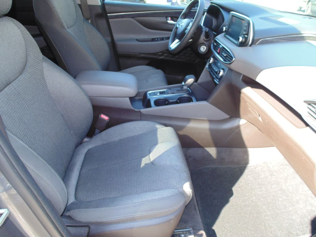 Photo 9 of this HYUNDAI SANTA FE