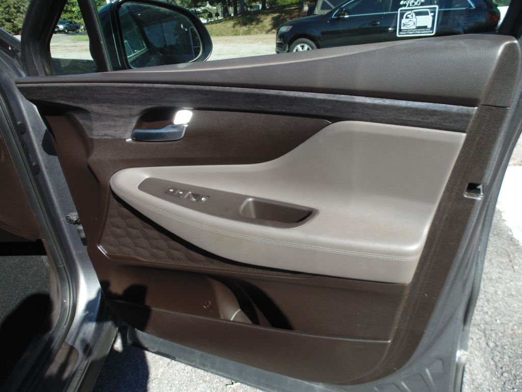 Photo 10 of this HYUNDAI SANTA FE