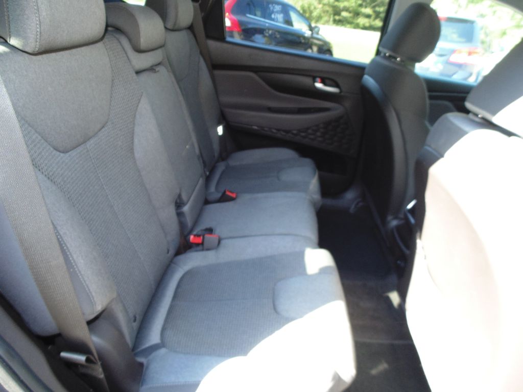 Photo 11 of this HYUNDAI SANTA FE