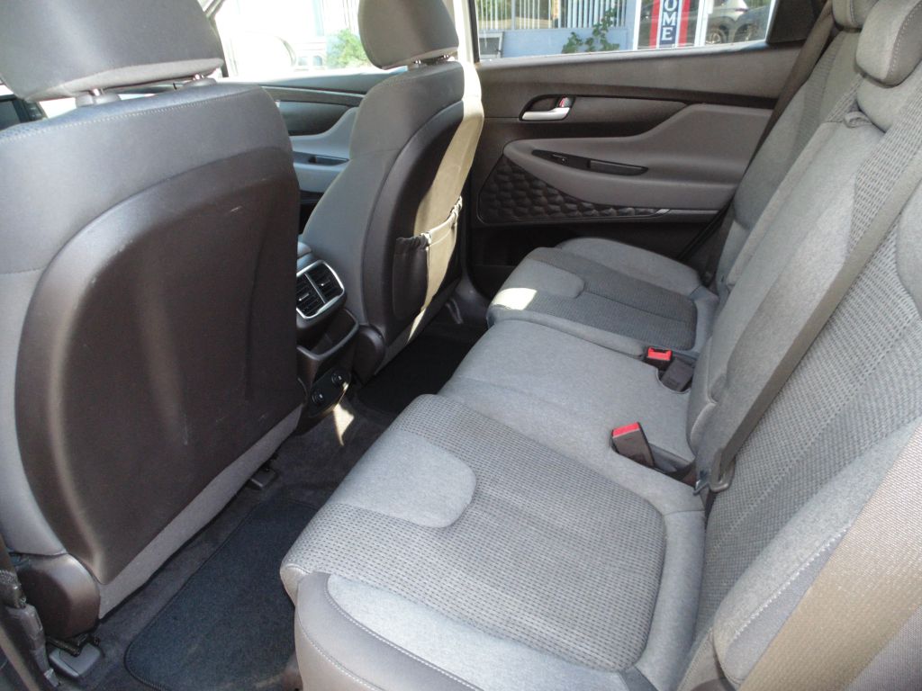 Photo 14 of this HYUNDAI SANTA FE