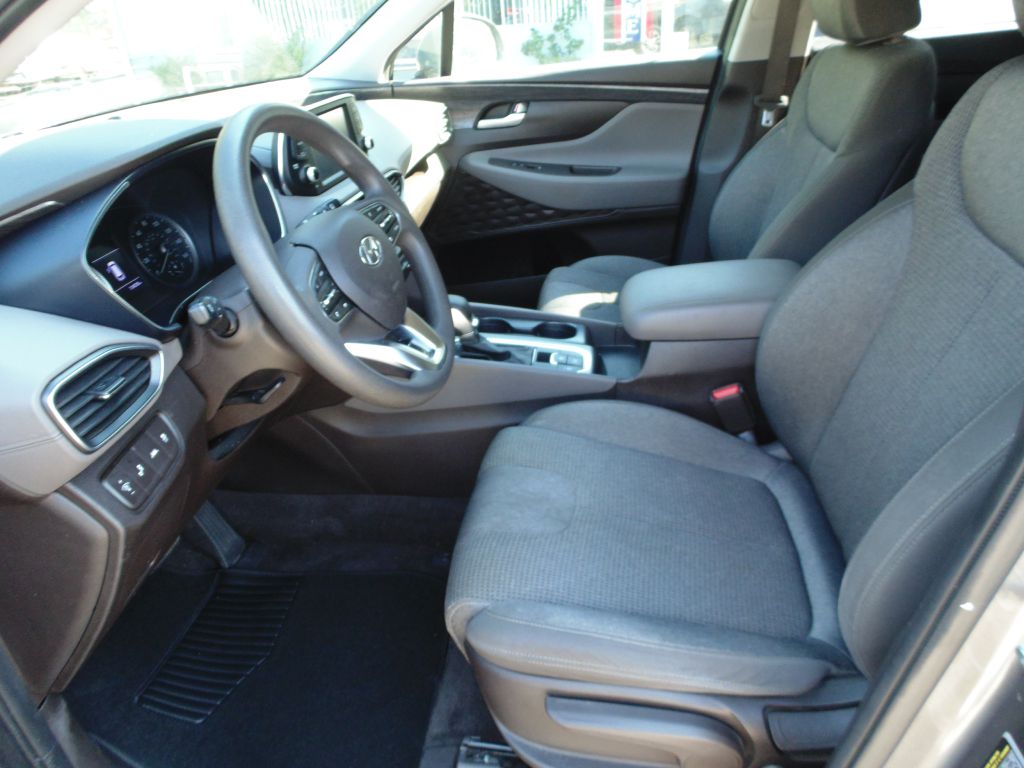 Photo 16 of this HYUNDAI SANTA FE