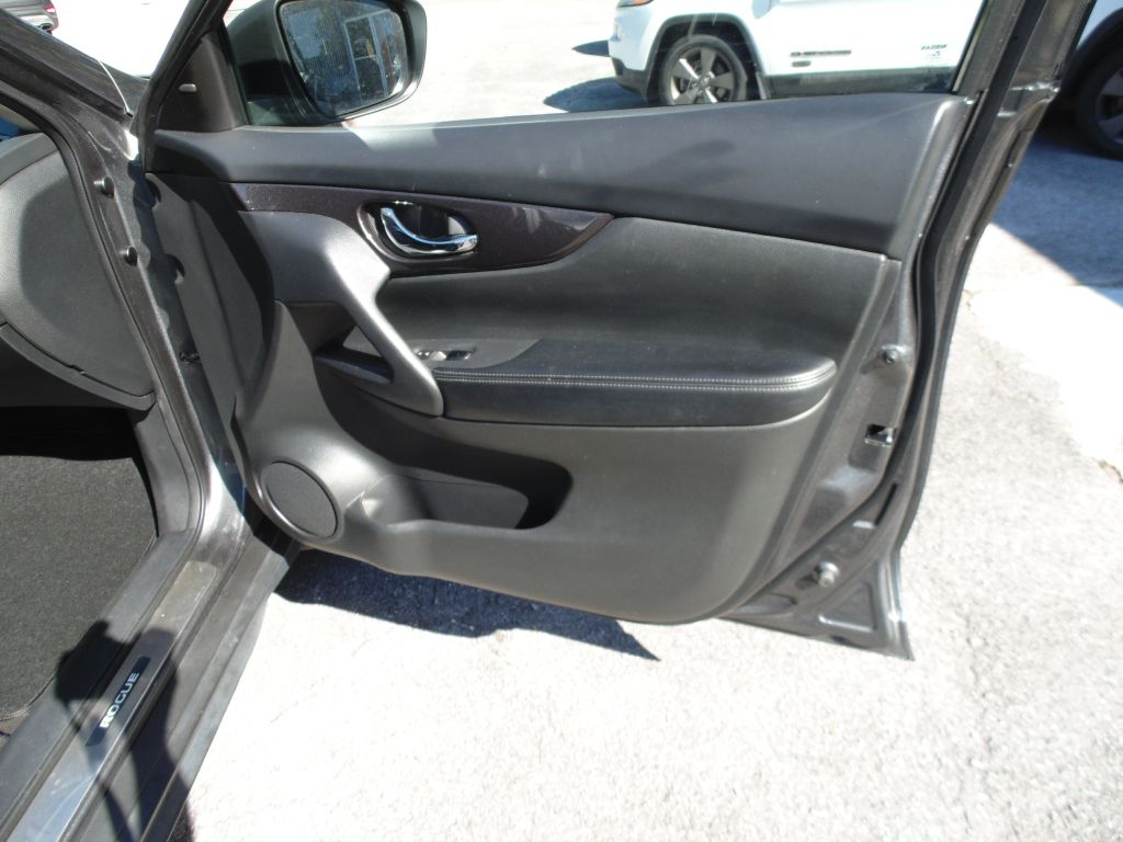 Photo 10 of this NISSAN ROGUE