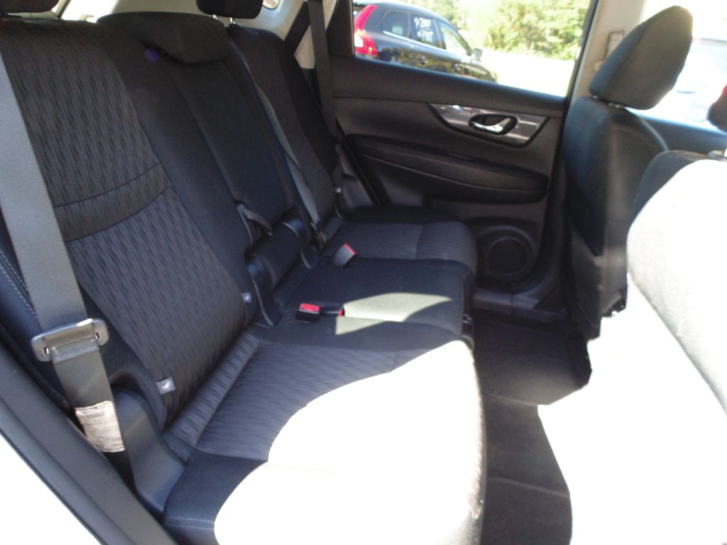 Photo 11 of this NISSAN ROGUE