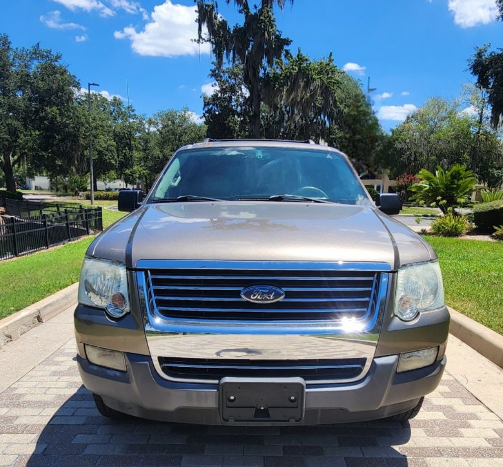 Photo 2 of this FORD EXPLORER