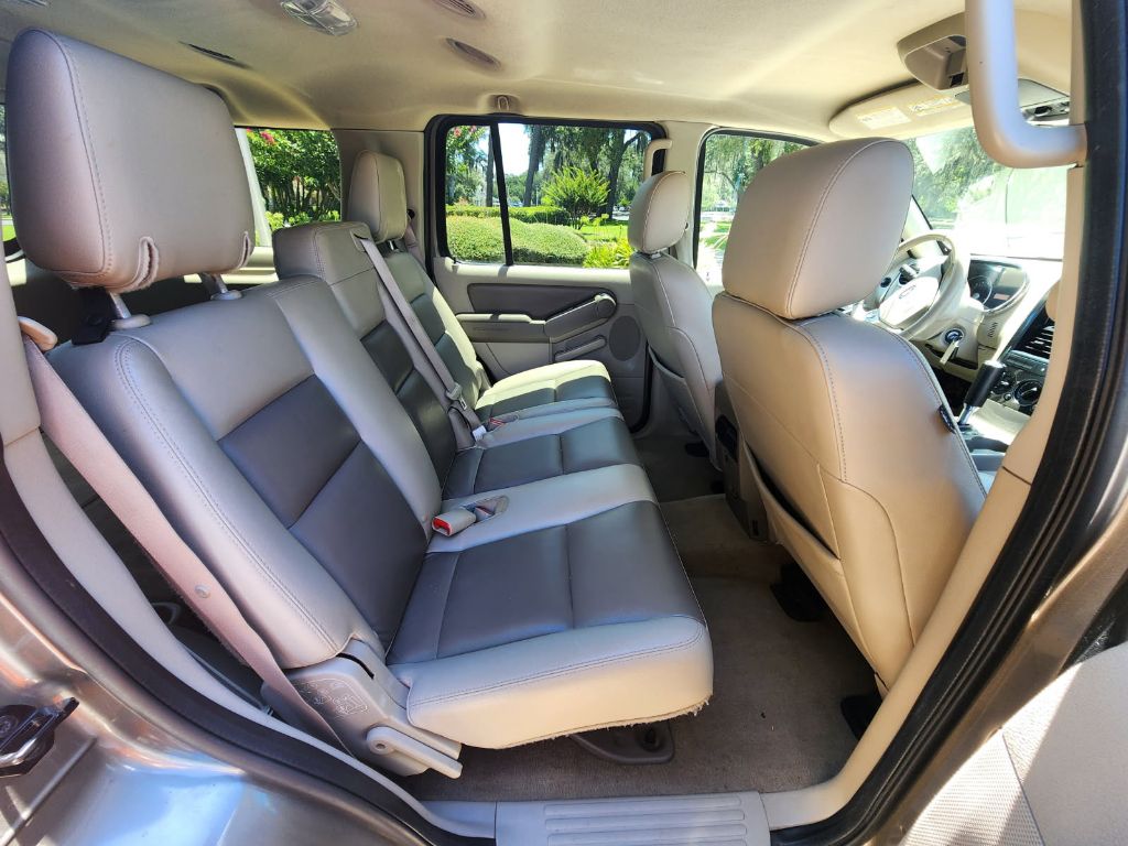 Photo 10 of this FORD EXPLORER