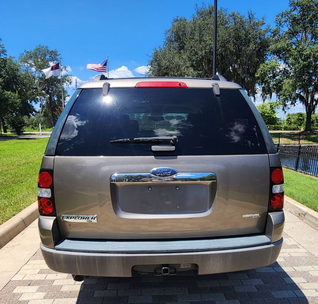 Photo 8 of this FORD EXPLORER