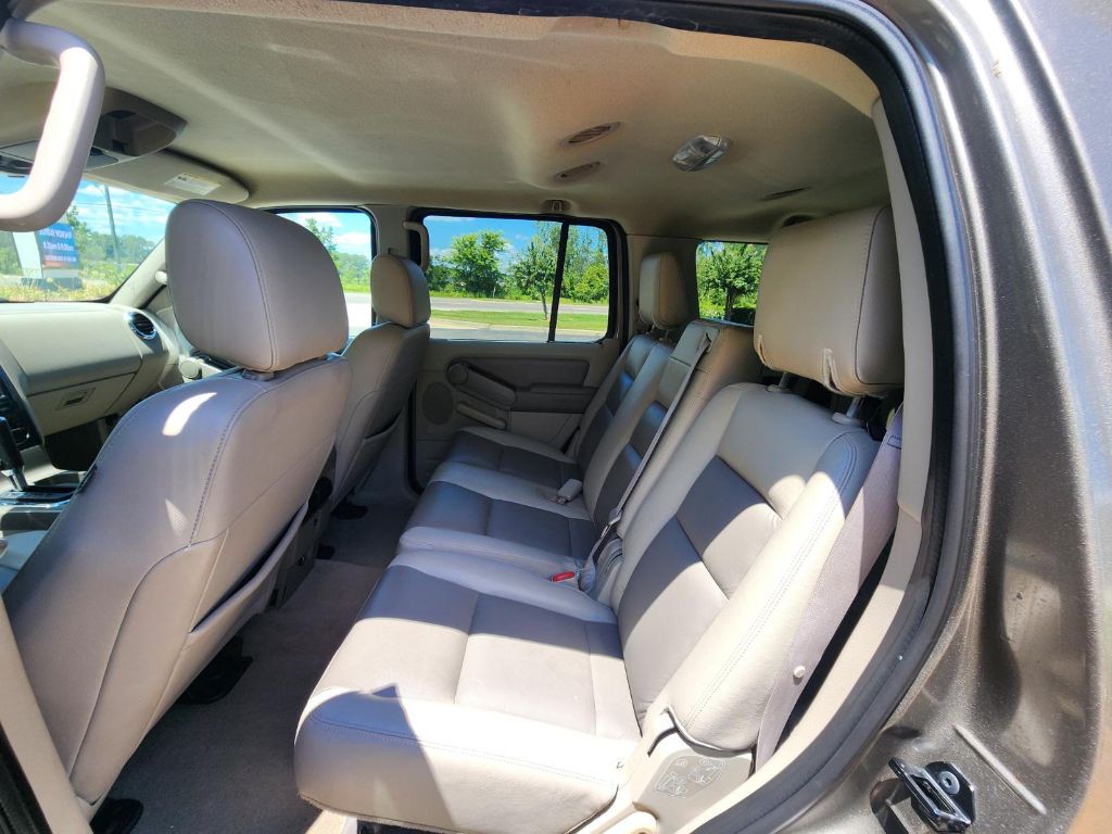 Photo 9 of this FORD EXPLORER