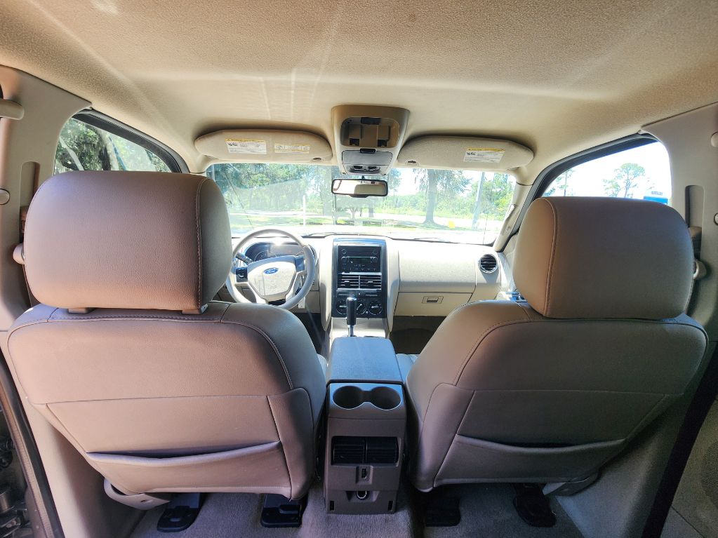 Photo 20 of this FORD EXPLORER