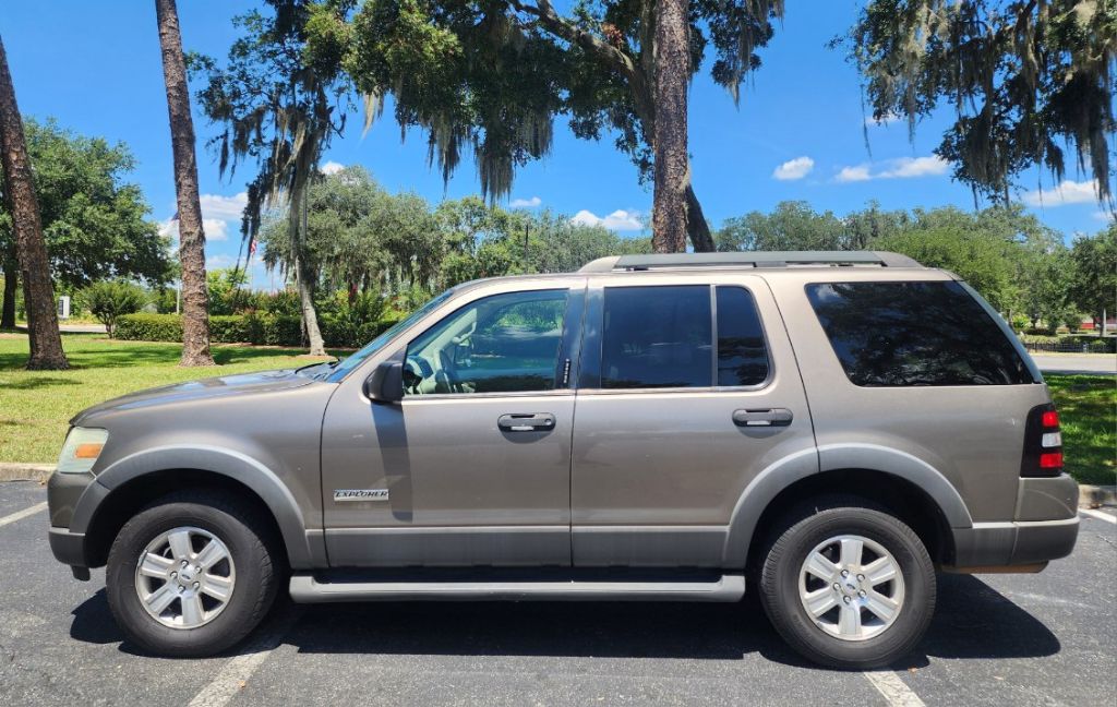 Photo 5 of this FORD EXPLORER