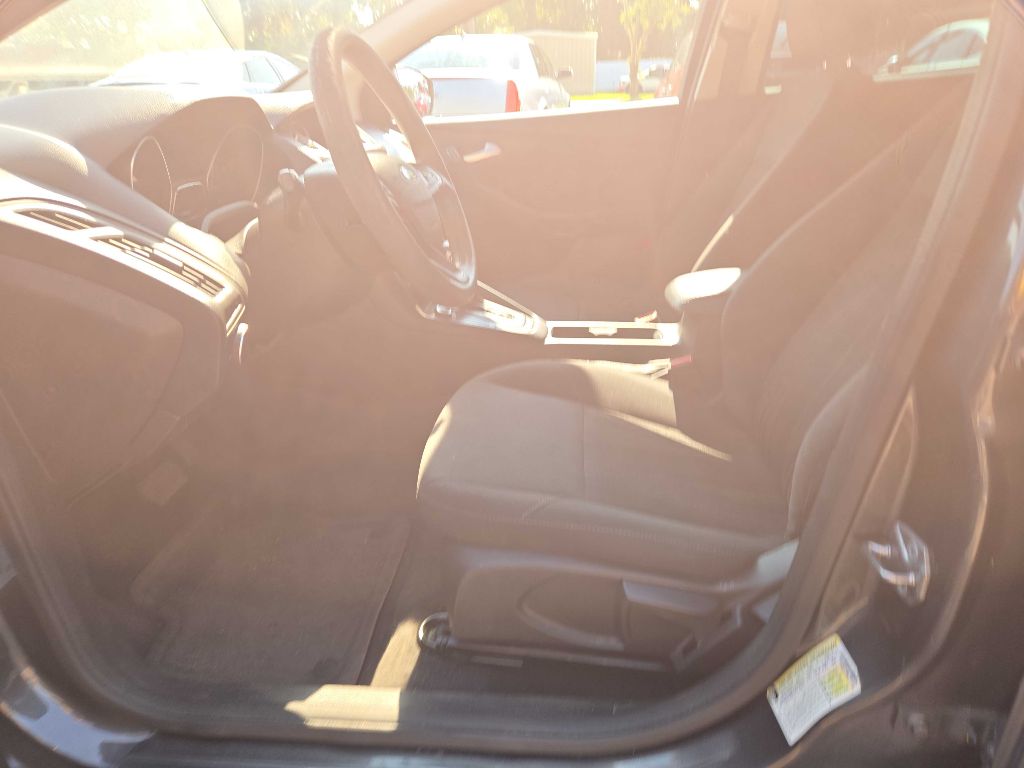 Photo 8 of this FORD FOCUS
