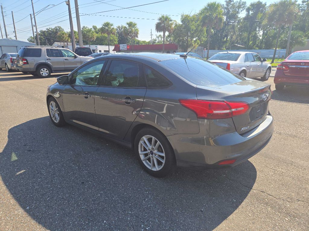 Photo 4 of this FORD FOCUS